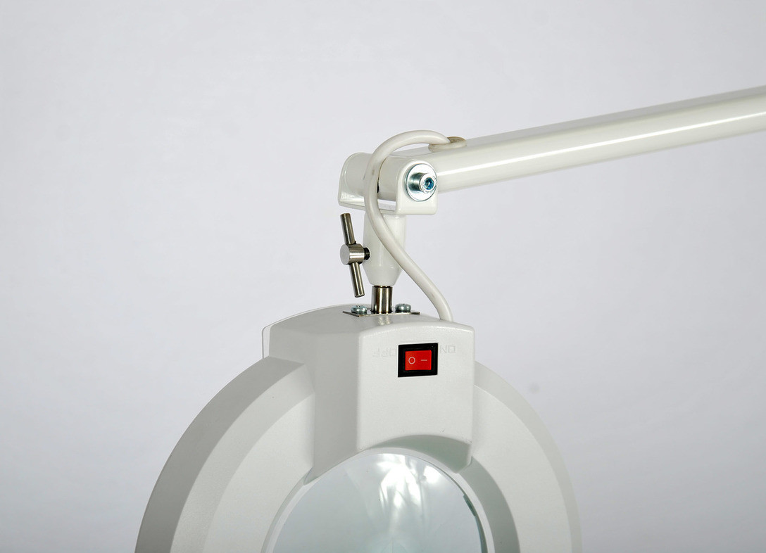 Лампа-лупа на струбцине с Регистрационным удостоверением