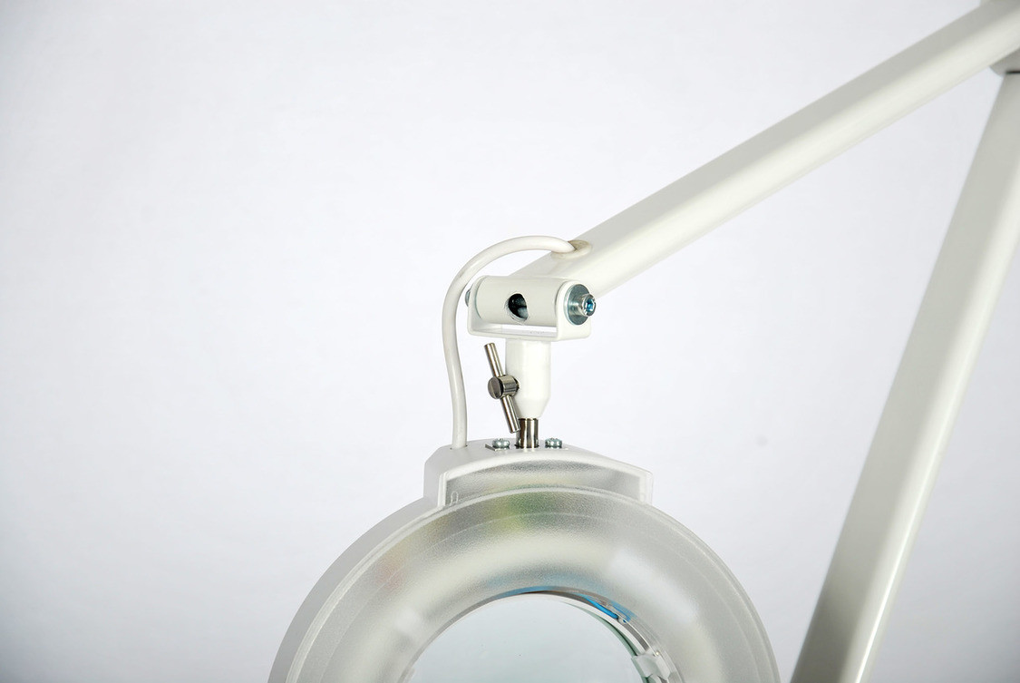 Лампа-лупа на струбцине с Регистрационным удостоверением