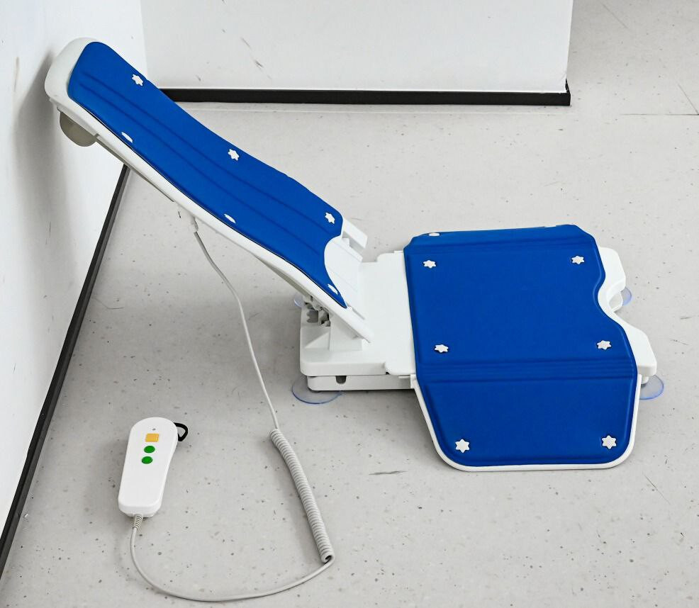 Подъемное устройство для инвалидов для ванны NVBL01