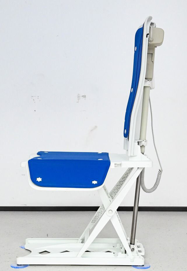 Подъемное устройство для инвалидов для ванны NVBL01